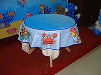 Round cake table cover
